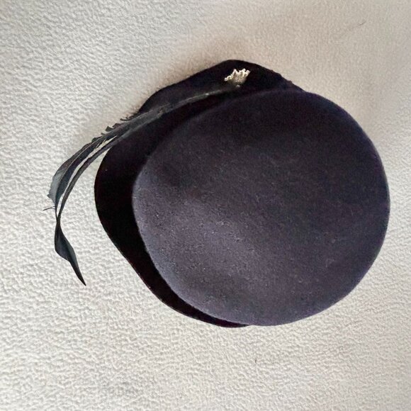 1920s 1930s Black Wool Cloche Hat with Feathers - Picture 13 of 16
